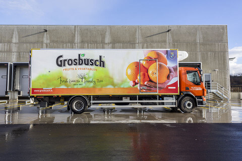 Camion avec le visuel 'oranges'