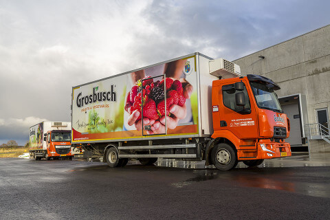 Camion avec le visuel 'fruits rouges'